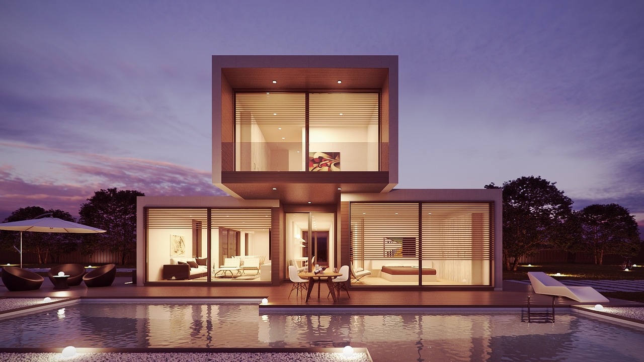 Minimalistisch interieur met ingebouwde wandplanken.