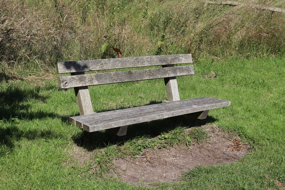 Schaduwrijke serre met gesloten zonneschermen. Schaduwrijke serre met gesloten zonneschermen.